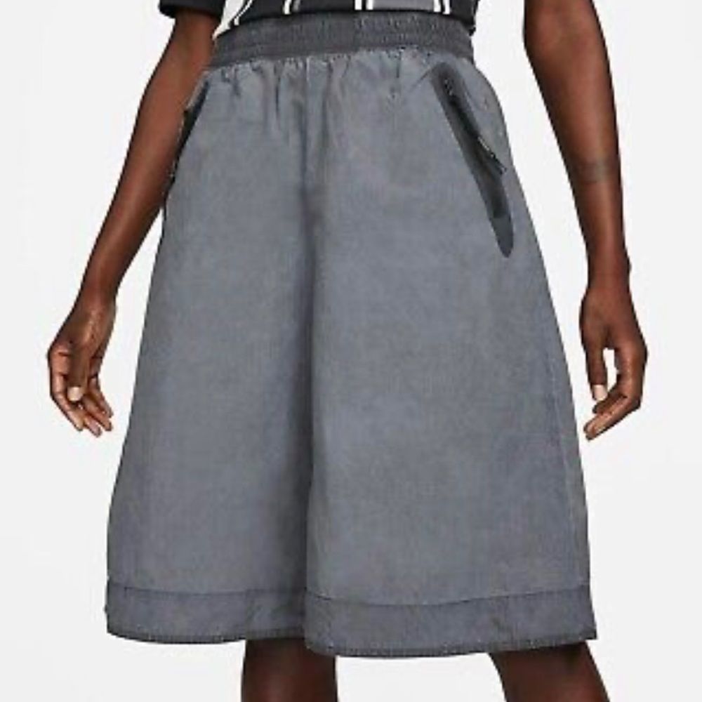 Nike Tech Pack High Waist Woven Shorts, women’s Large. New with tags